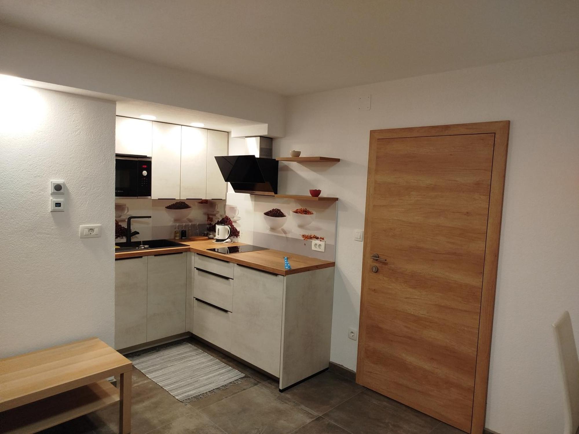 Apartma Mamut 1850 卡姆尼克 外观 照片